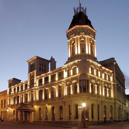 Craig'S Royal Hotel Ballarat Buitenkant foto The Old Bank Hotel at night
