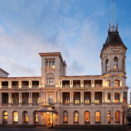 Craig'S Royal Hotel Ballarat Buitenkant foto The hotel at dusk