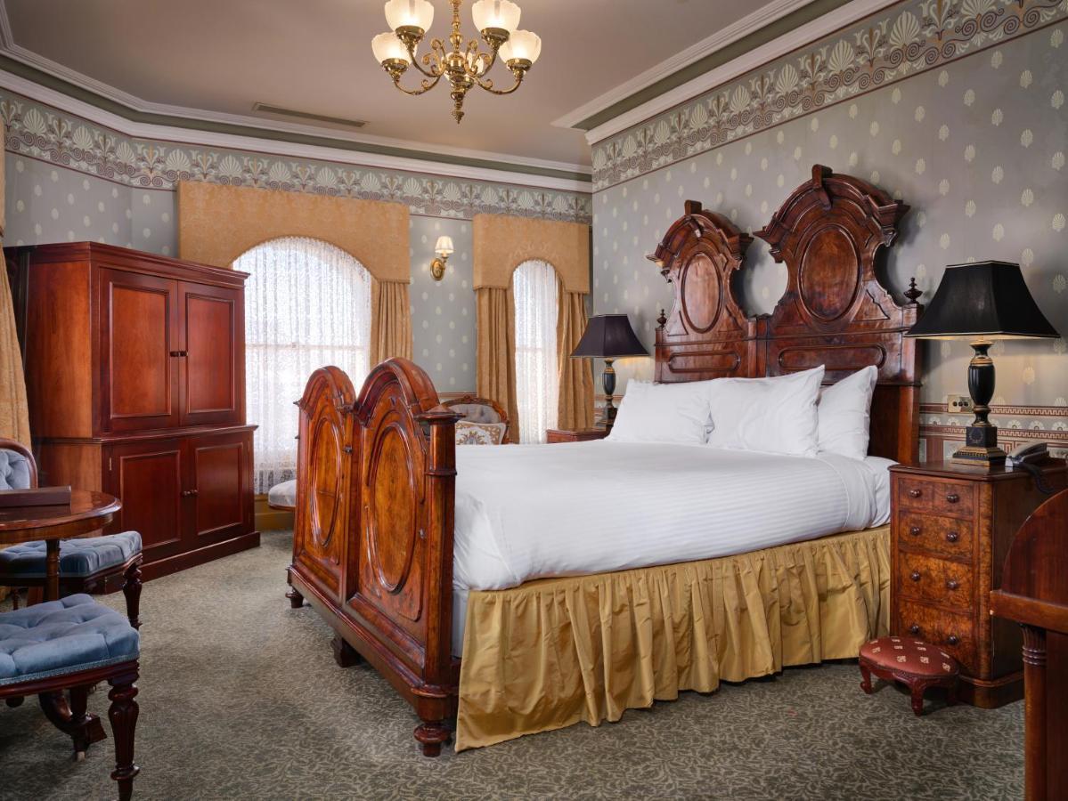 Craig'S Royal Hotel Ballarat Buitenkant foto A guest room at the Hotel St. George