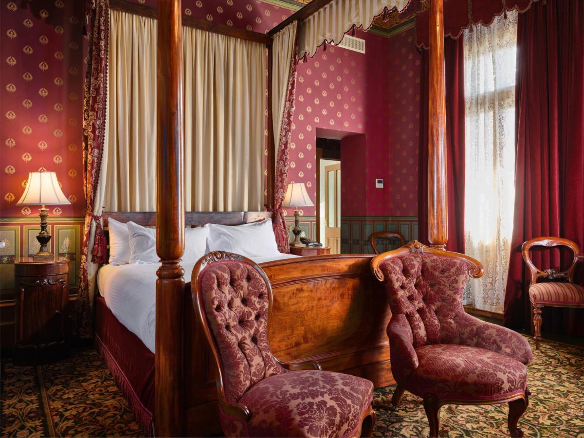 Craig'S Royal Hotel Ballarat Buitenkant foto A bedroom at the hotel
