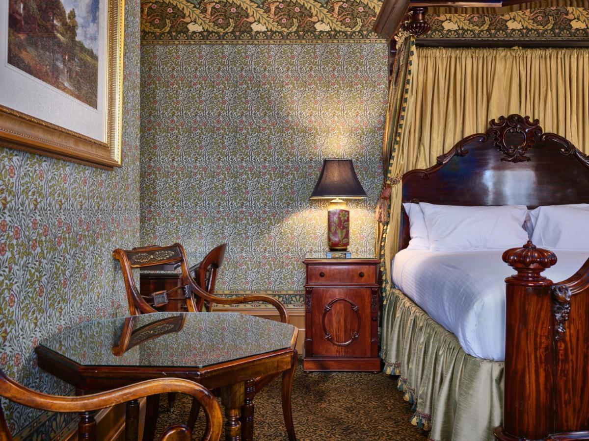 Craig'S Royal Hotel Ballarat Buitenkant foto A bedroom at the hotel