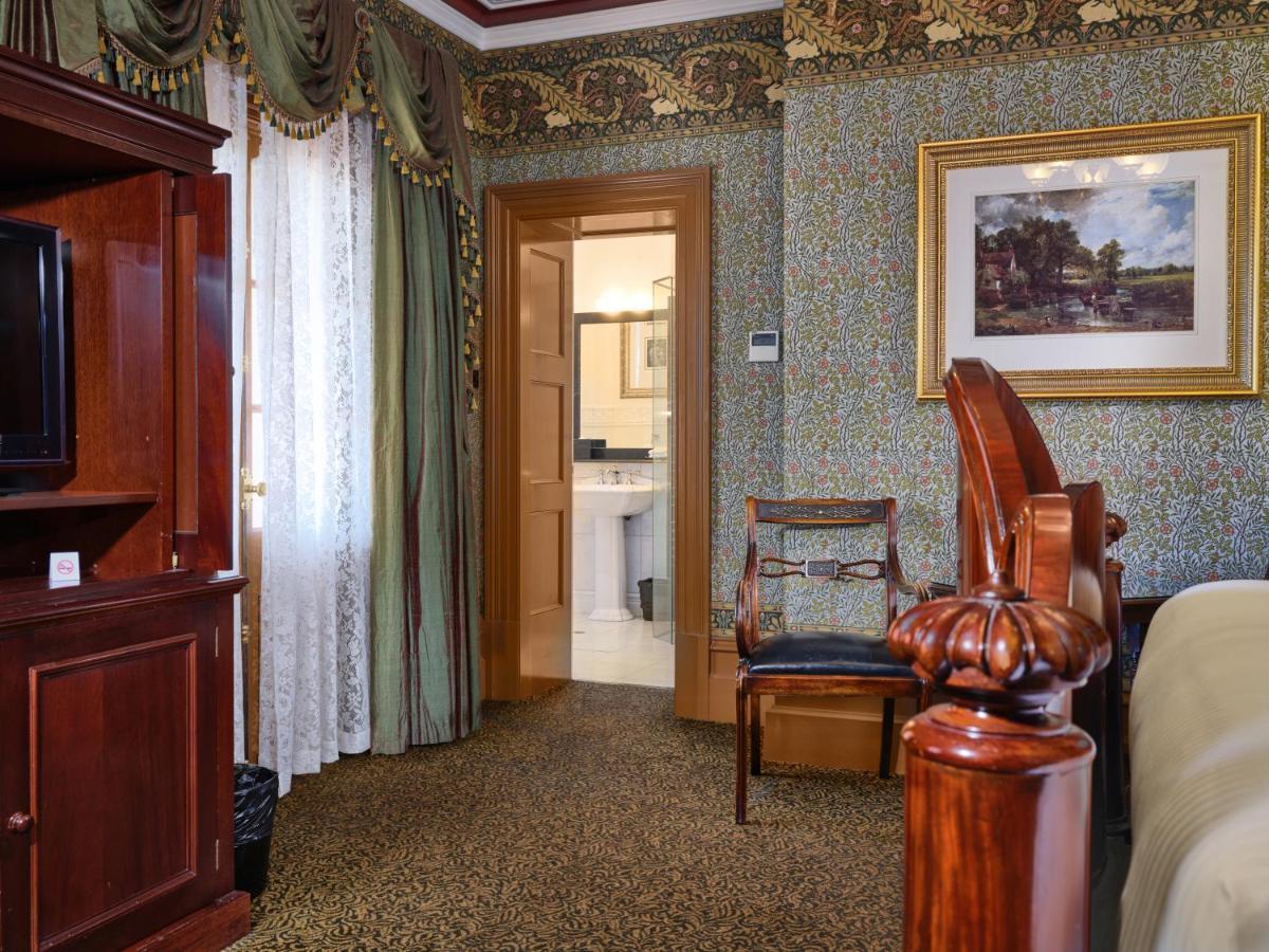 Craig'S Royal Hotel Ballarat Buitenkant foto A room at the Inn