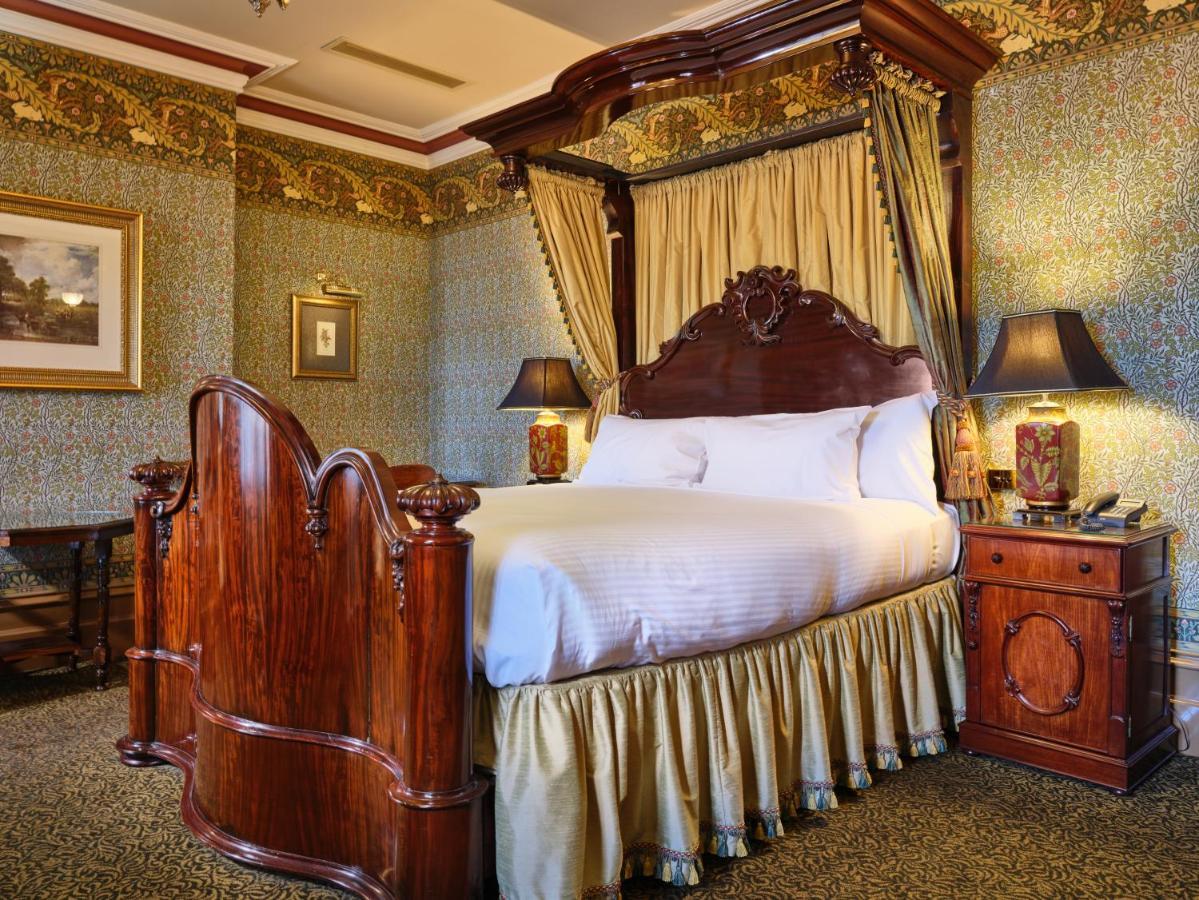 Craig'S Royal Hotel Ballarat Buitenkant foto A bedroom at the hotel