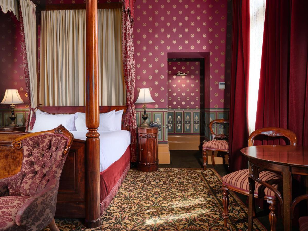Craig'S Royal Hotel Ballarat Buitenkant foto A bedroom at the hotel