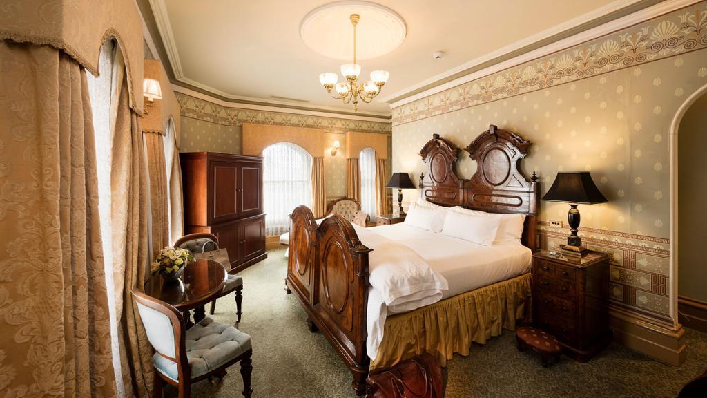 Craig'S Royal Hotel Ballarat Buitenkant foto A bedroom at the Hotel St. George
