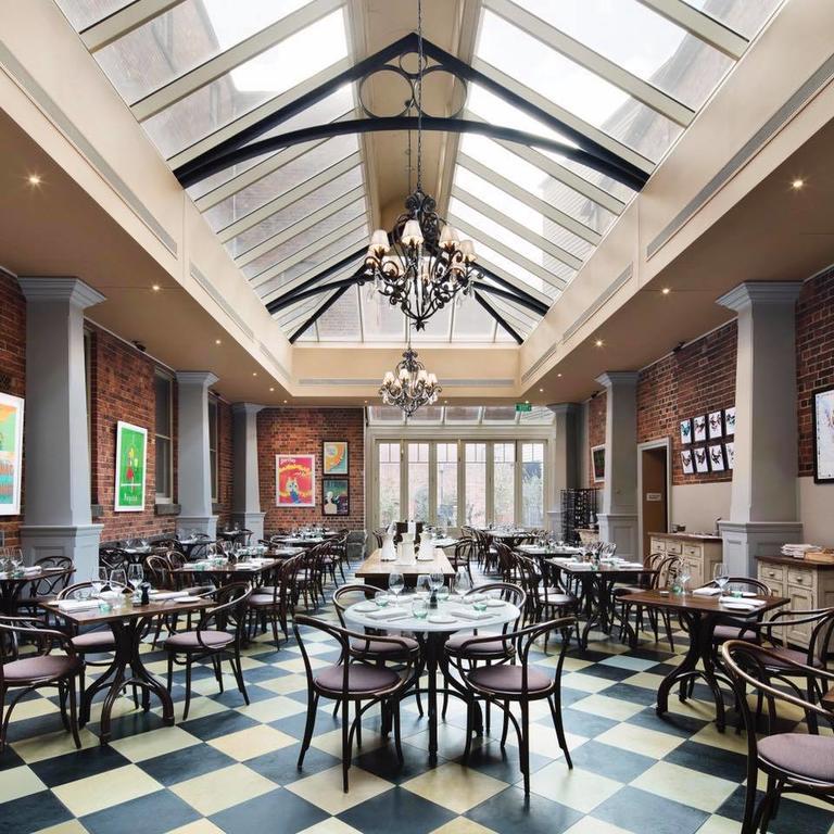 Craig'S Royal Hotel Ballarat Buitenkant foto The interior of the restaurant