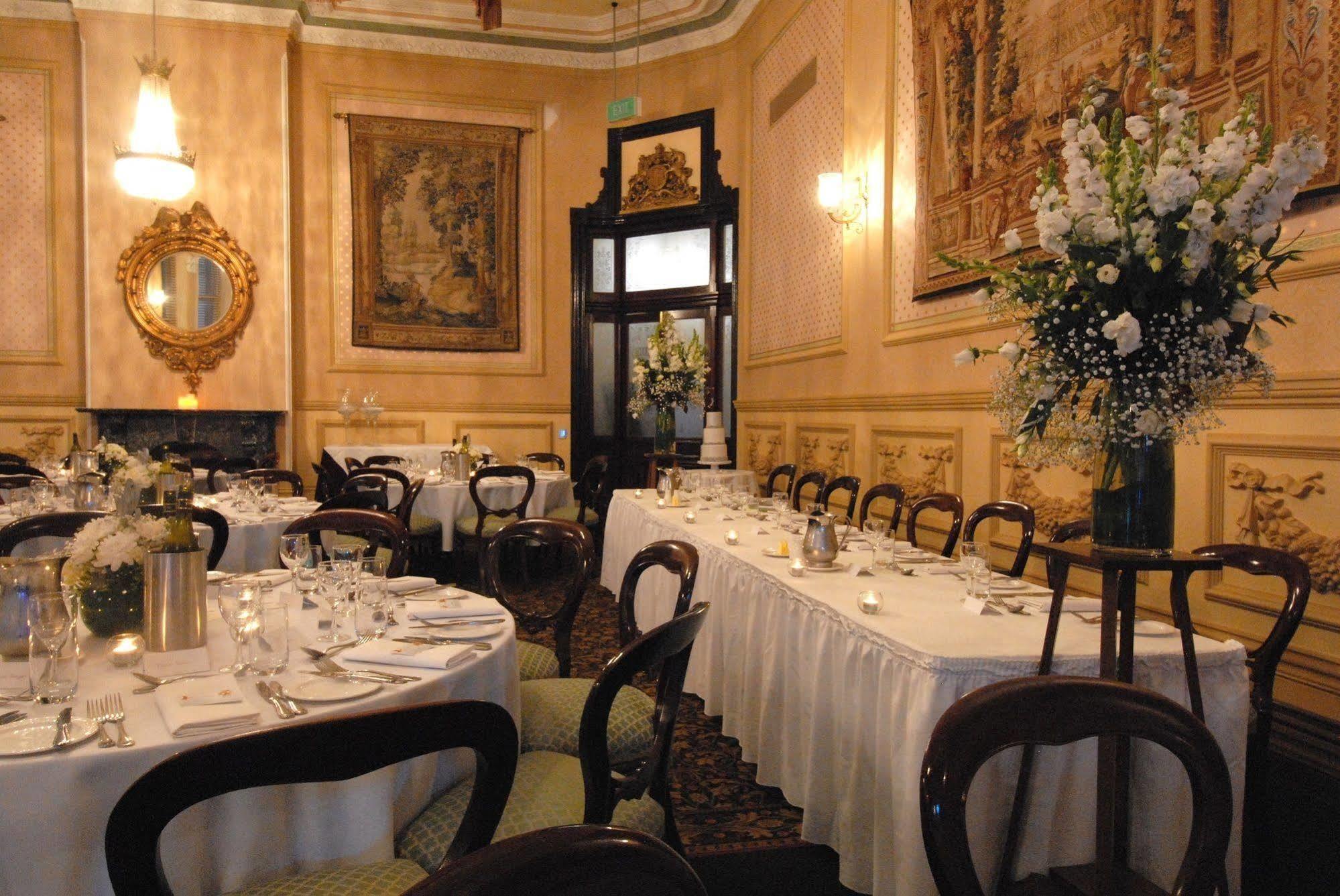 Craig'S Royal Hotel Ballarat Buitenkant foto The interior of the restaurant