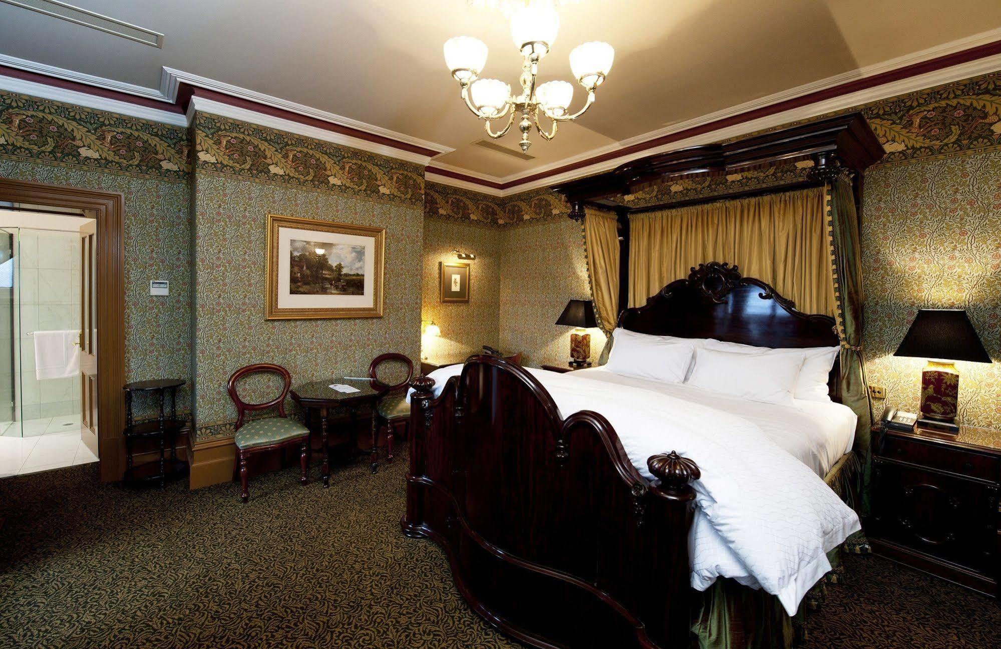 Craig'S Royal Hotel Ballarat Buitenkant foto A bedroom at the hotel