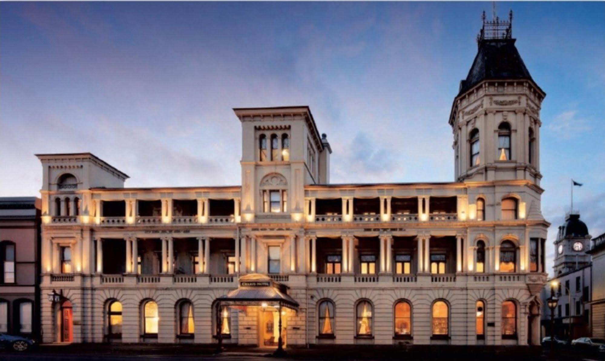 Craig'S Royal Hotel Ballarat Buitenkant foto The hotel at night