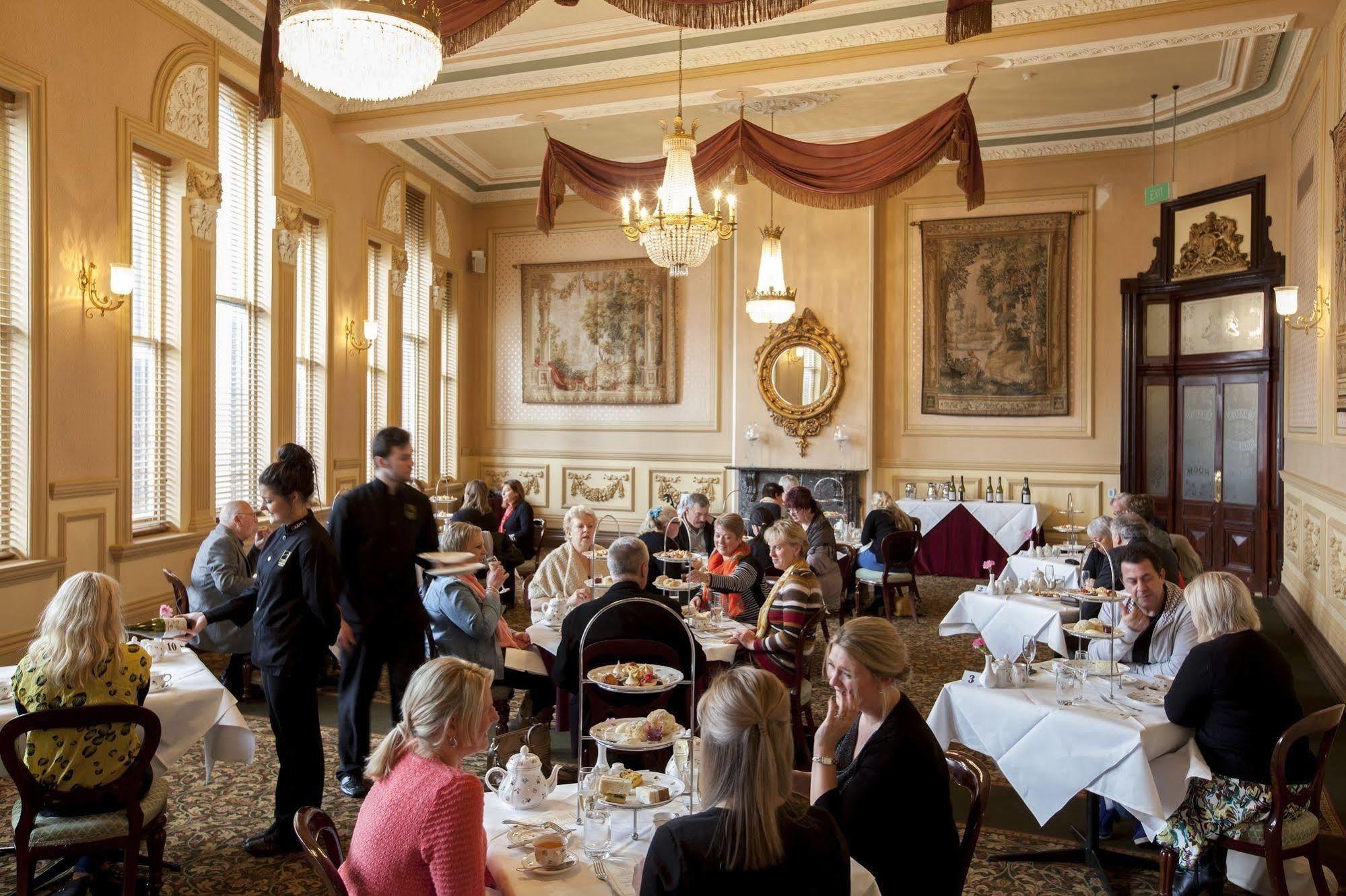 Craig'S Royal Hotel Ballarat Buitenkant foto The restaurant at the Grand Hotel