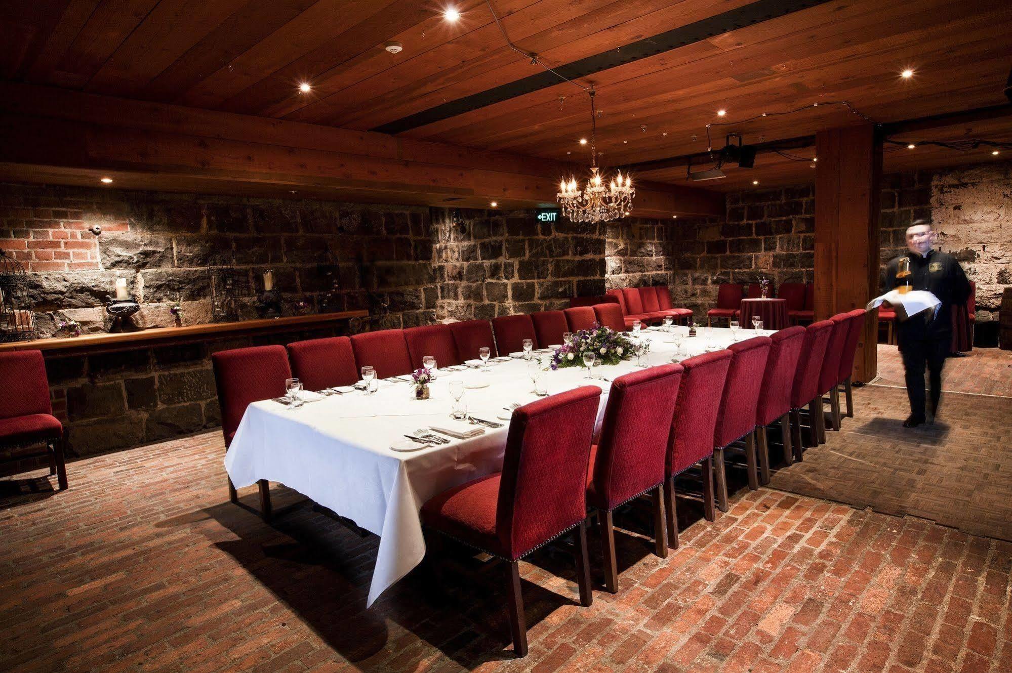 Craig'S Royal Hotel Ballarat Buitenkant foto The restaurant's wine cellar
