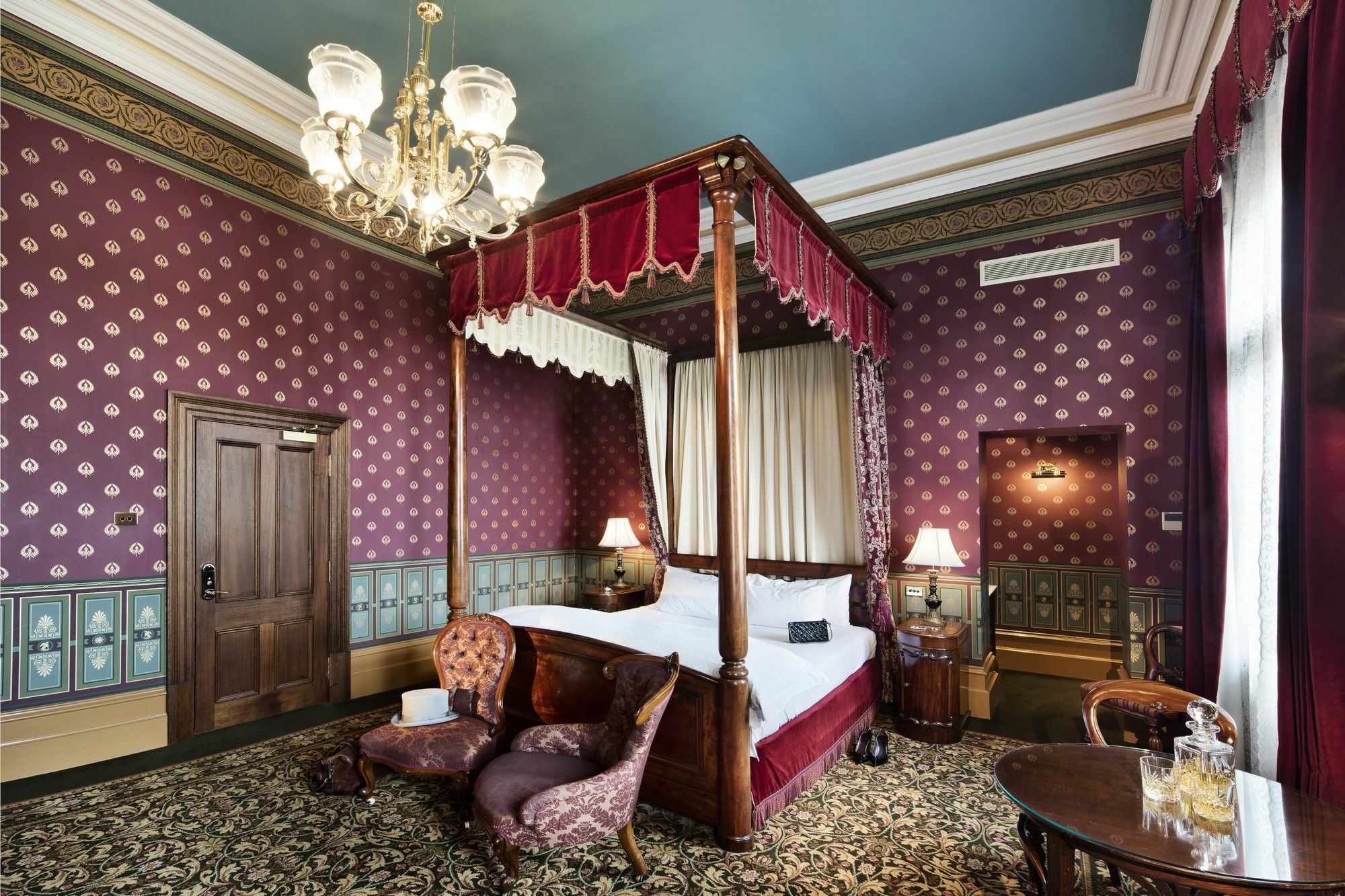 Craig'S Royal Hotel Ballarat Buitenkant foto A suite at the hotel