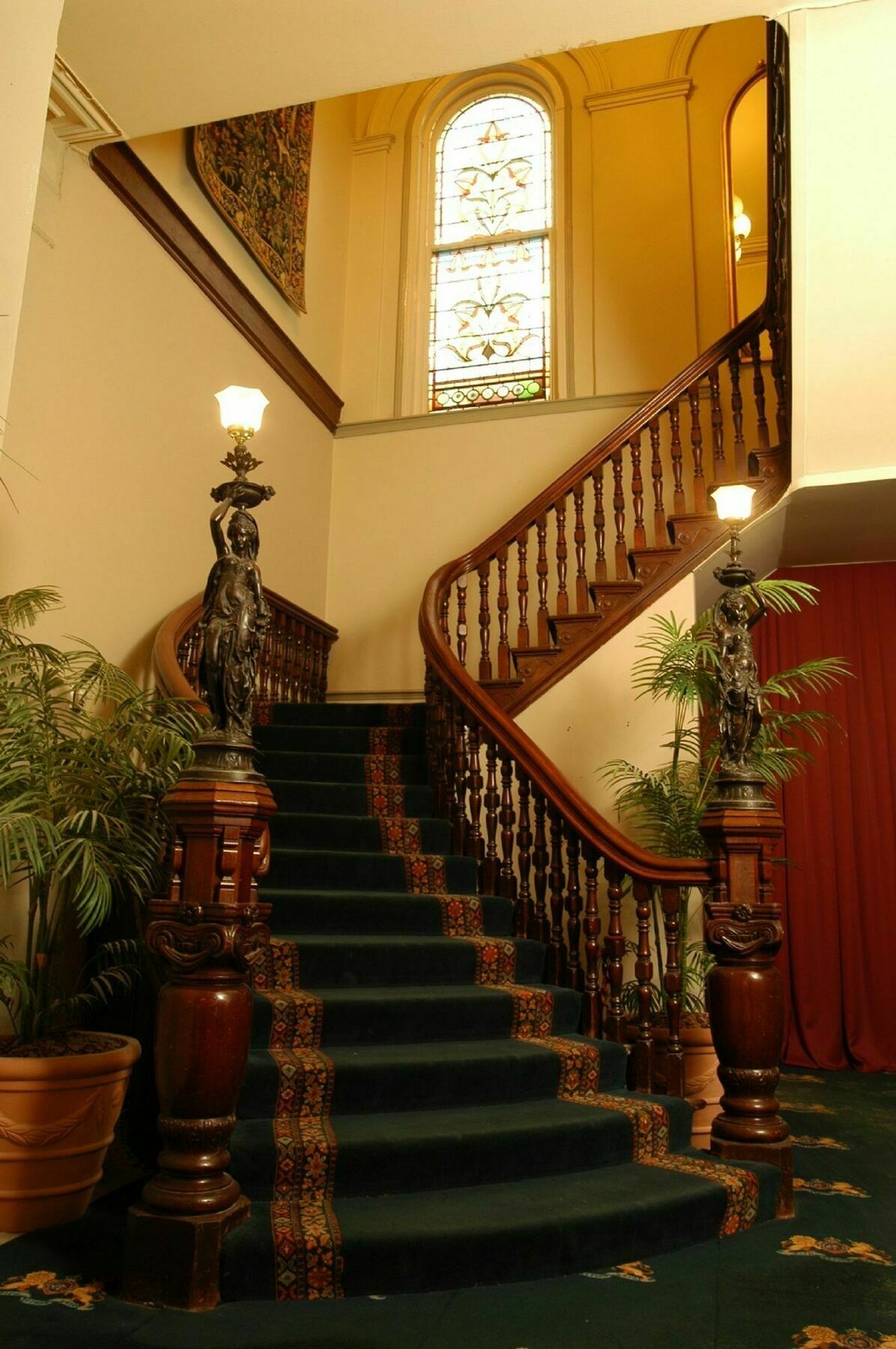 Craig'S Royal Hotel Ballarat Buitenkant foto The staircase